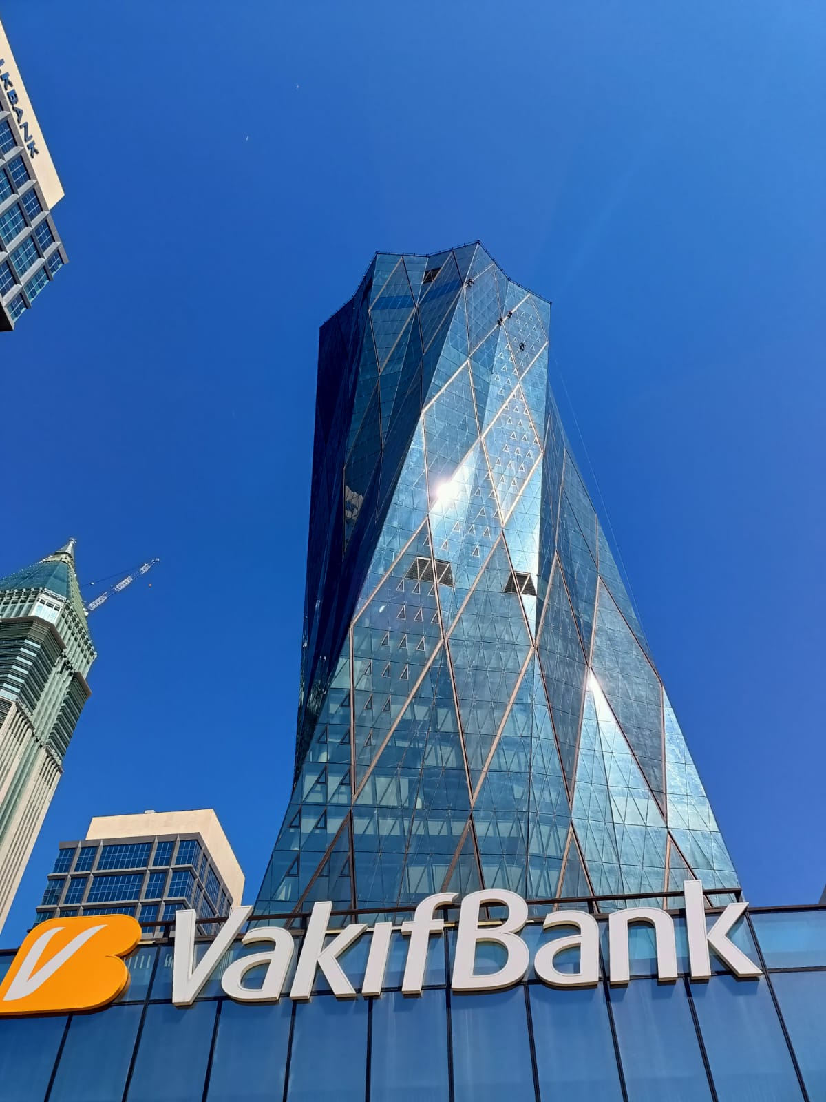 dış cephe cam temizliği, endüstriyel dağcılık, iple erişim, dış cephe silikonlama,dağcı camcı, endüstriyel dağcılık nedir, dış cephe yüksek bina, istanbul dışcephe dağcılık