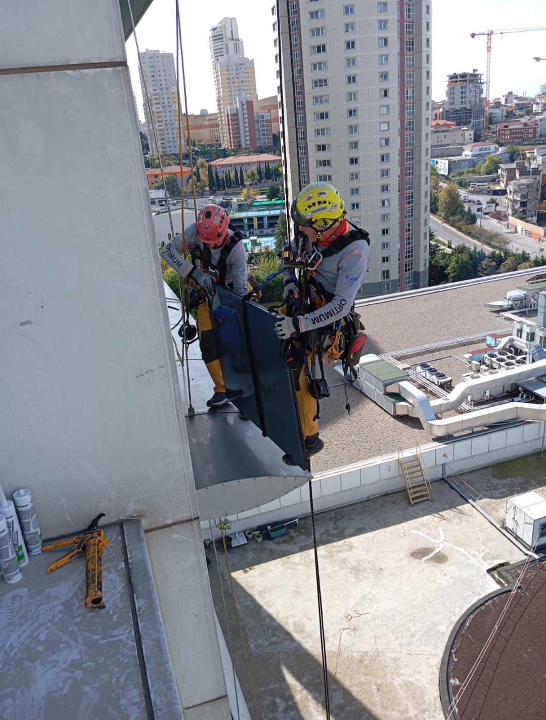 dış cephe cam temizliği, endüstriyel dağcılık, iple erişim, dış cephe silikonlama,dağcı camcı, endüstriyel dağcılık nedir, dış cephe yüksek bina, istanbul dışcephe dağcılık